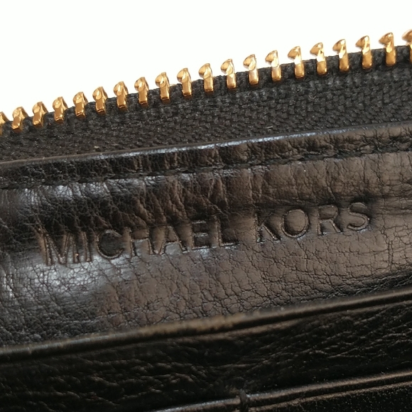 Michael Kors Monogram Wallet - Picture 11 of 12